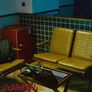 黑巨人和白人美女做爱
